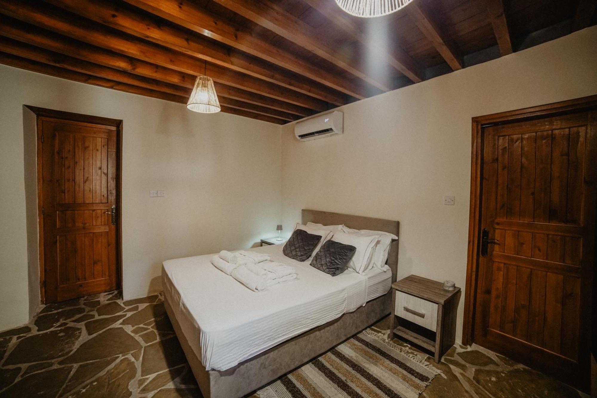The Stonehouse Suites With Private Bath Spas Limassol Habitación foto
